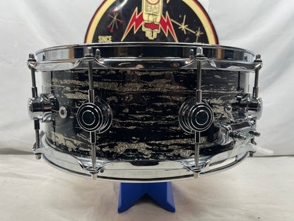 DW Collector's Series Snare Maple 333 14" x 5.5" - Black Oyster Glass