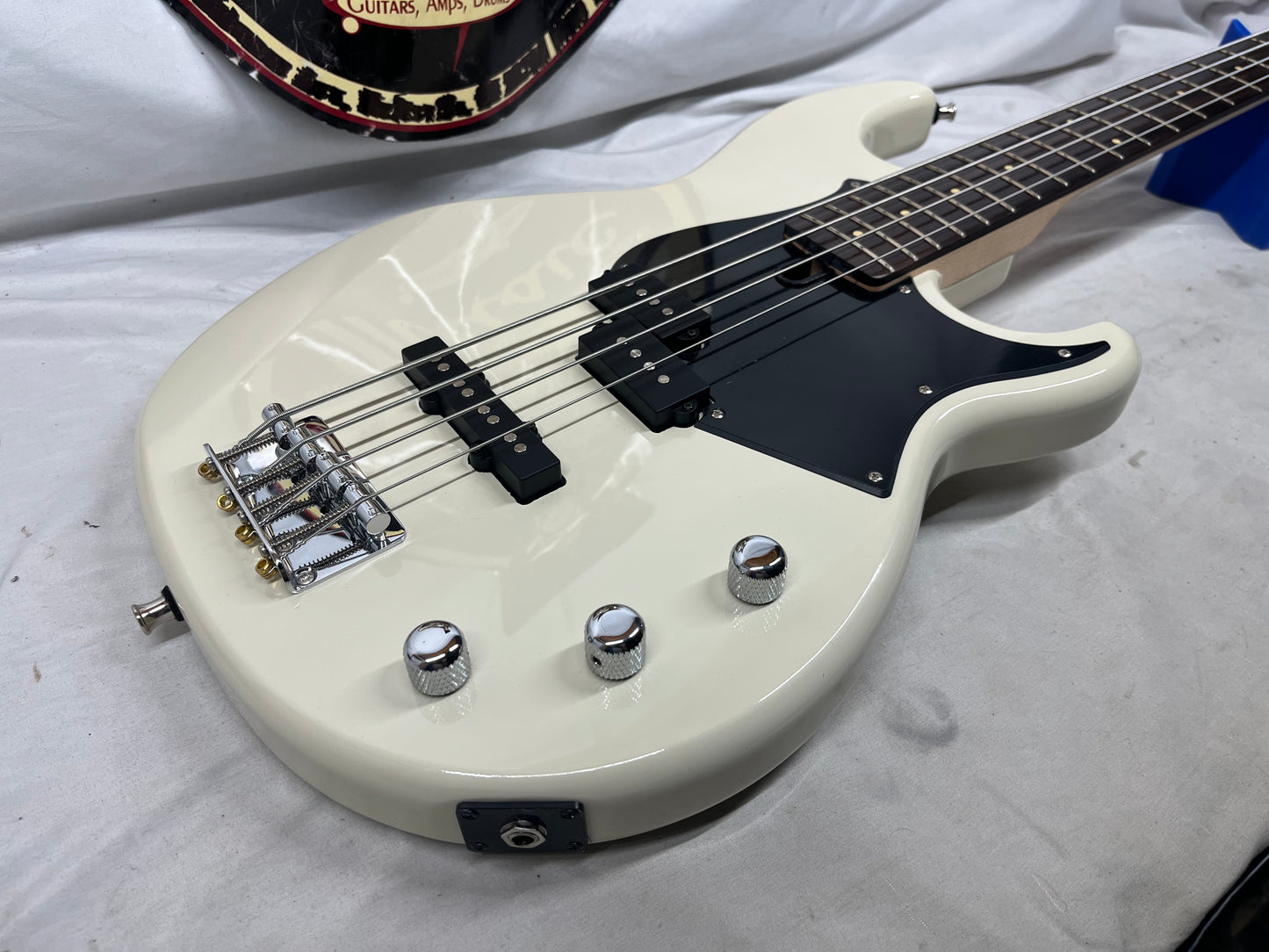 Yamaha Broad Bass Doublecut 4-String Electric Bass