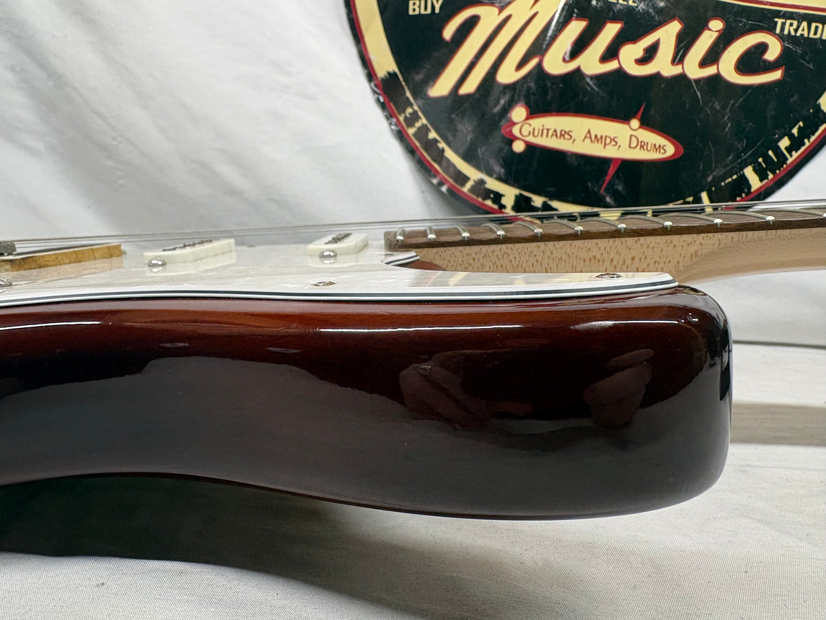 Fender American Deluxe Stratocaster with Maple Fretboard 2004 - 2010 - 3-Color Sunburst