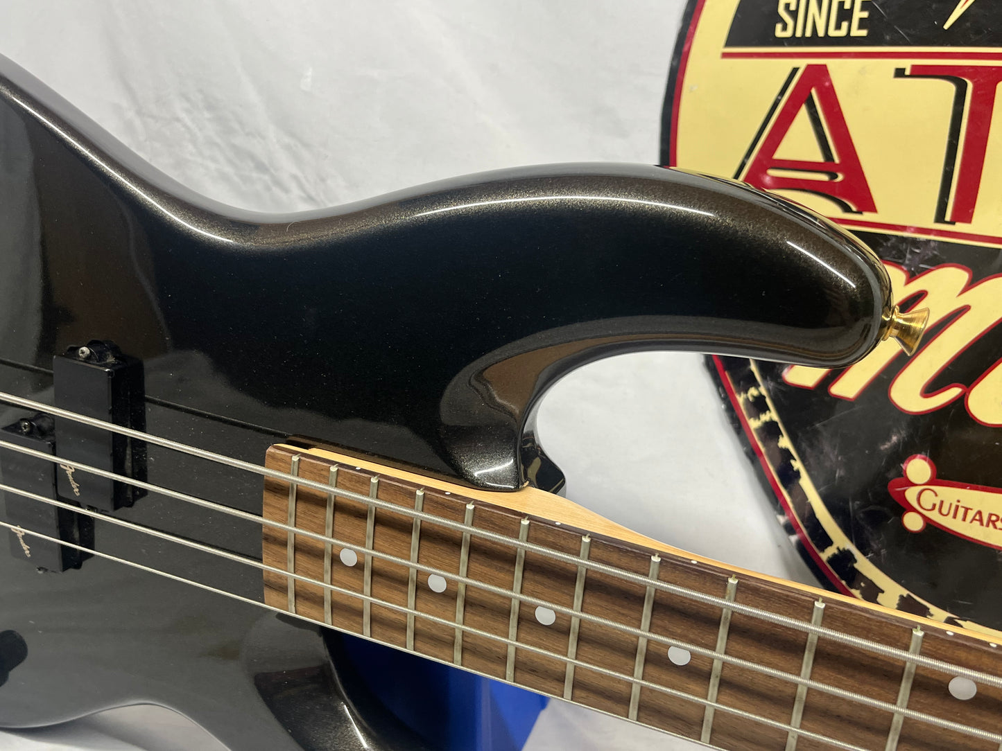 Fender Precision Bass P-Bass Lyte 4-String Electric Bass with Hard Case MIJ - Made in Japan