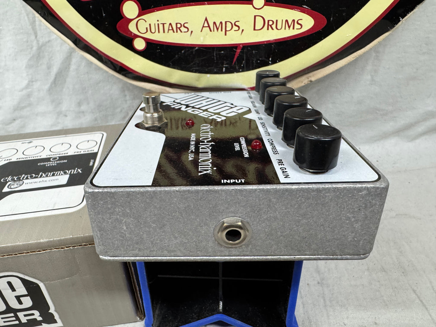 Electro-Harmonix White Finger Compressor Pedal with Box