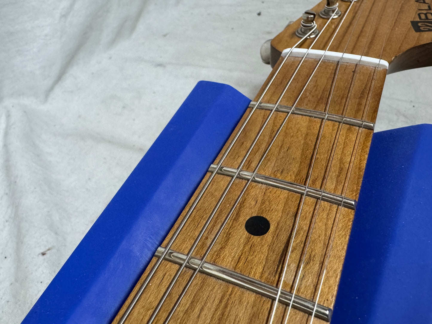 22 Black Guitars S-style Guitar - 3-Color Sunburst
