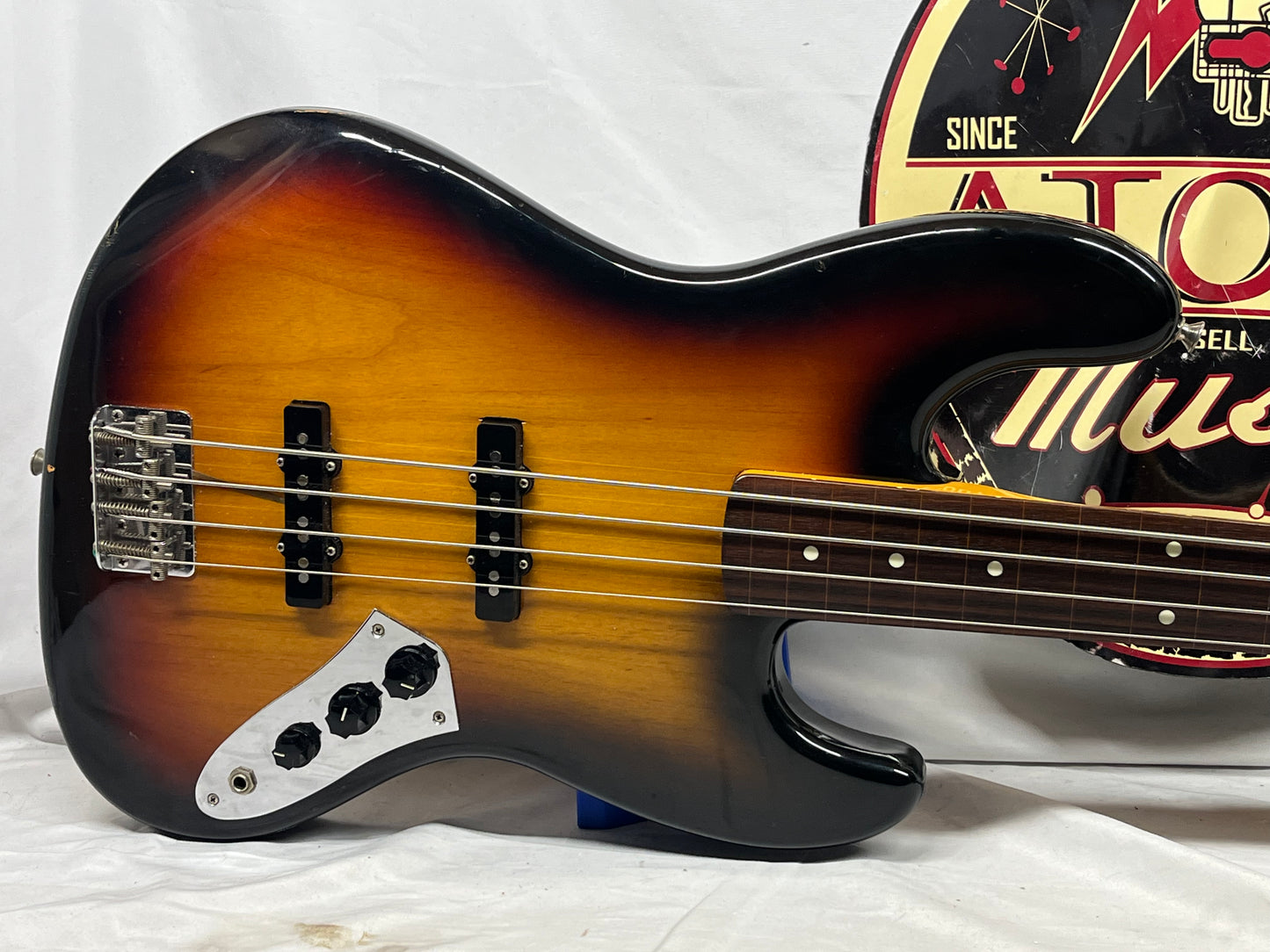 Fender Jaco Pastorius Signature Fretless 4-String Electric Jazz Bass - 3-Color Sunburst