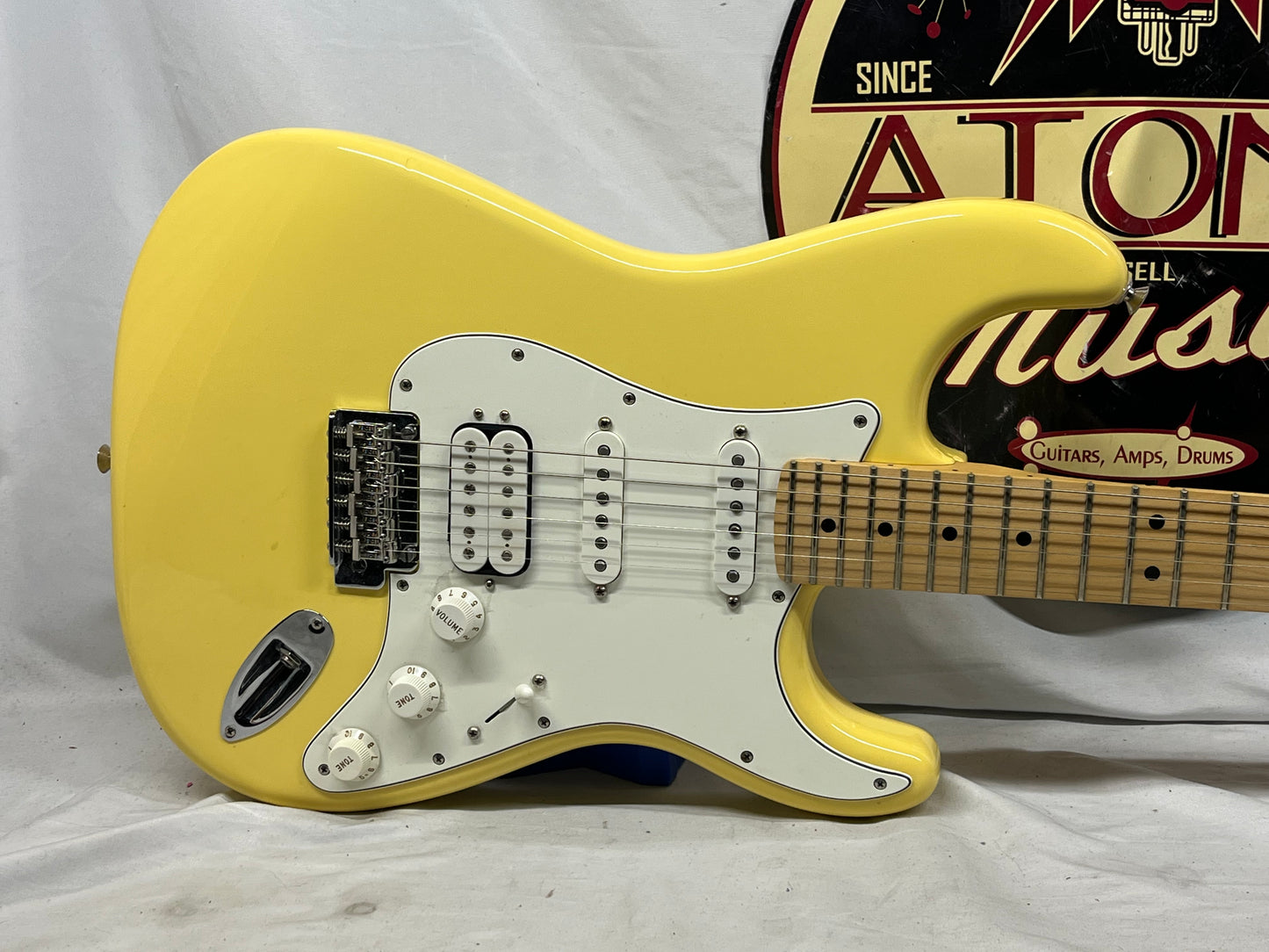 Fender Player Stratocaster Strat HSS Electric Guitar MIM - Made in Mexico - Buttercream