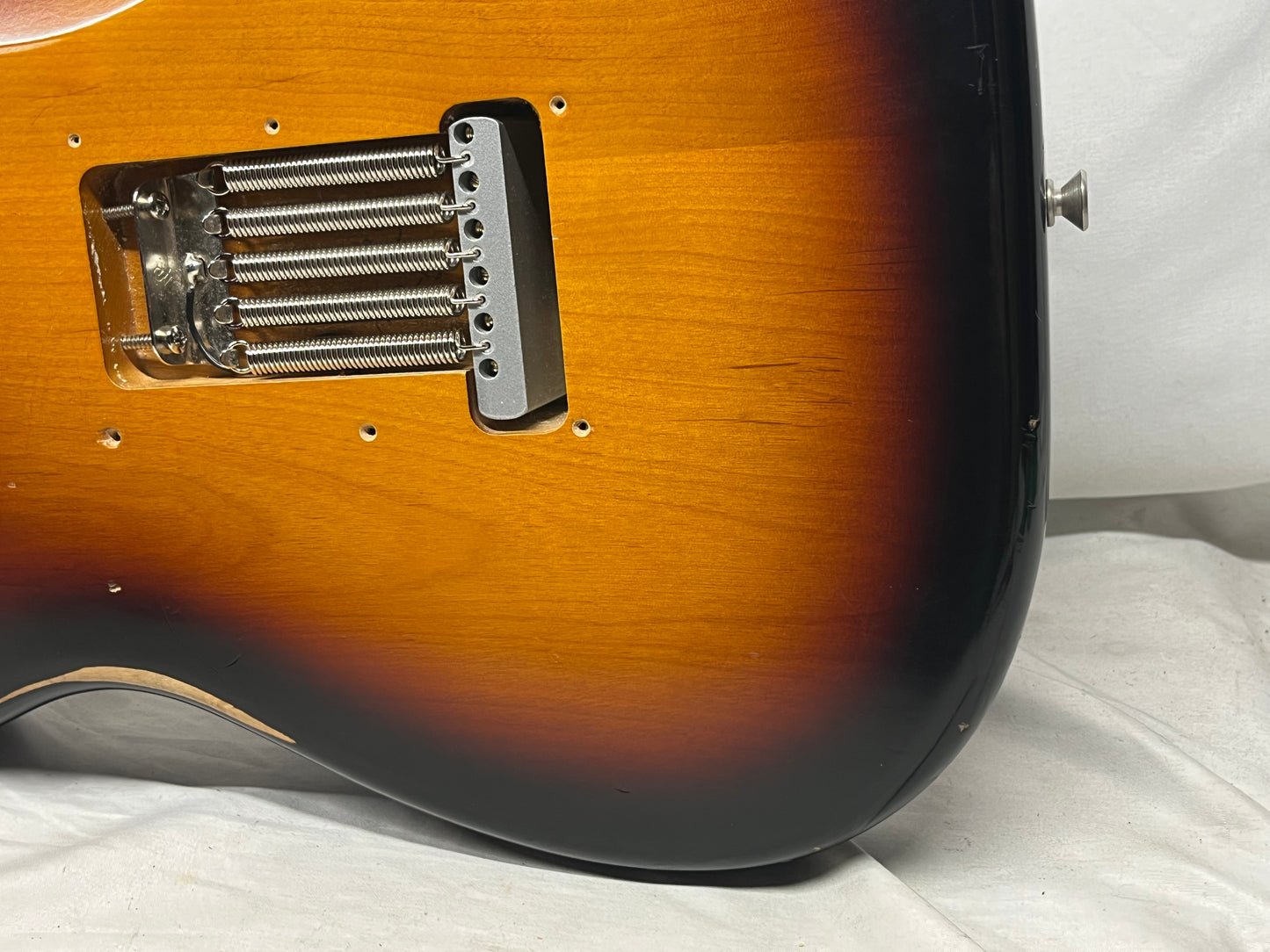 Fender Road Worn '60s Stratocaster Strat Electric Guitar - 3-Color Sunburst