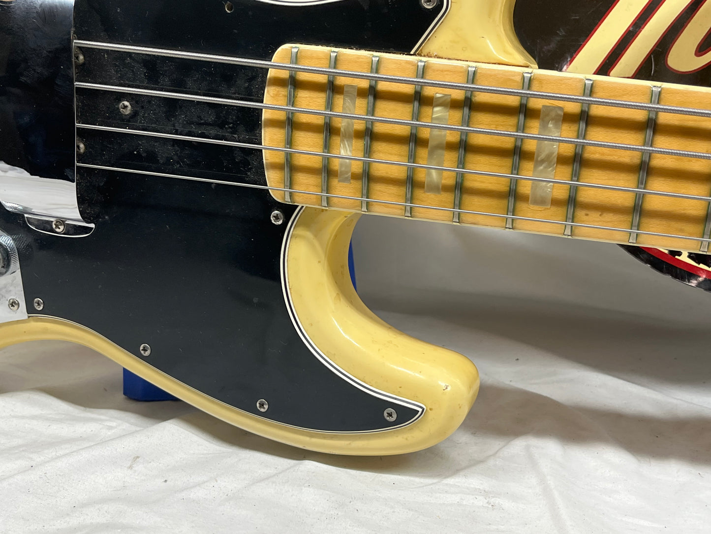 Fender American 4-String Electric Jazz Bass 1977 with Hard Case - Split in Fretboard only at the first fret *see photos*