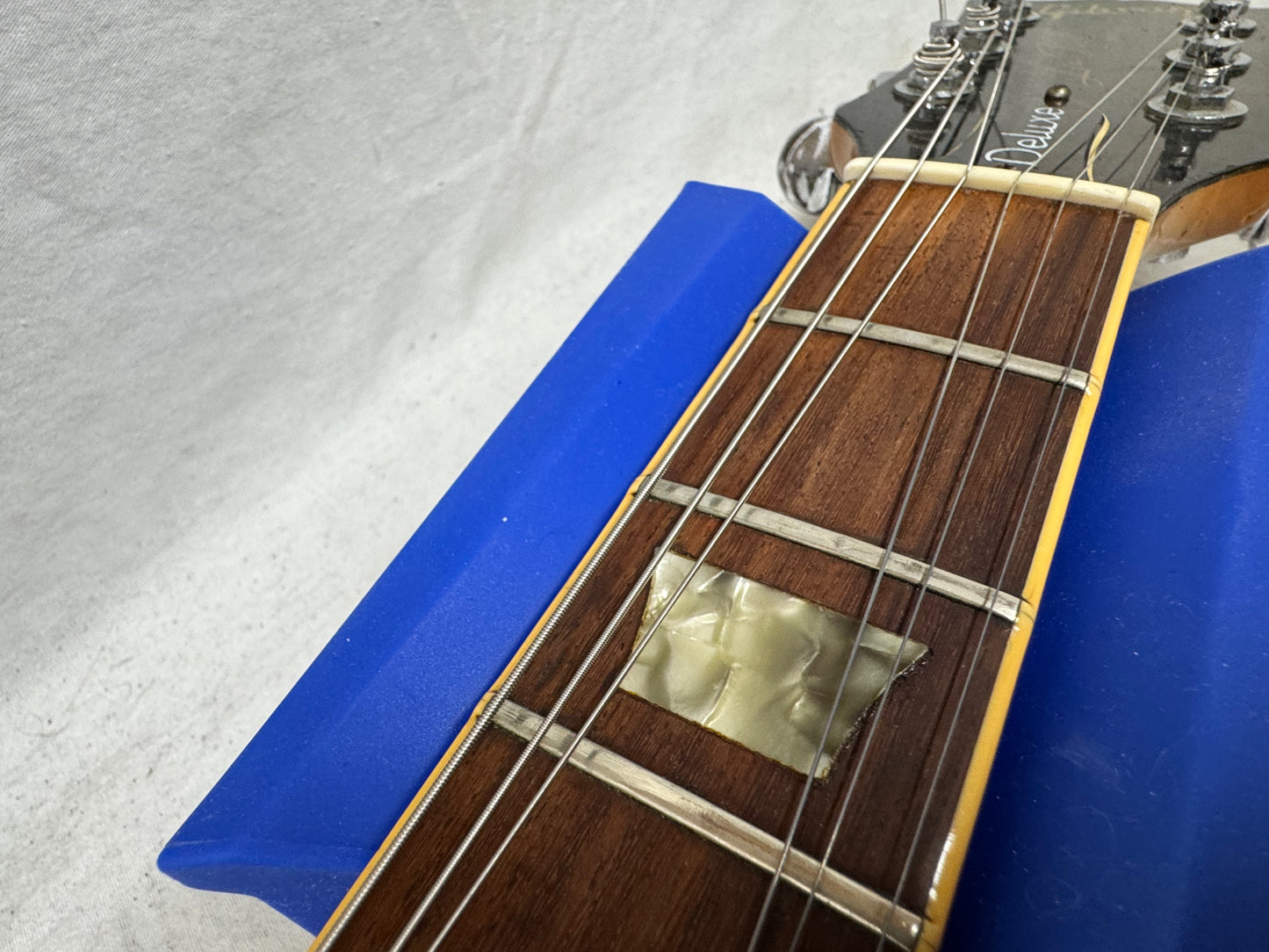 Gibson Les Paul Deluxe with Case 1976
