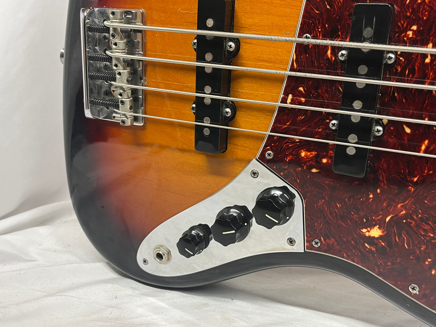 Fender American Standard 4-String Electric Jazz Bass 2011 with Hard Case - 3-Color Sunburst