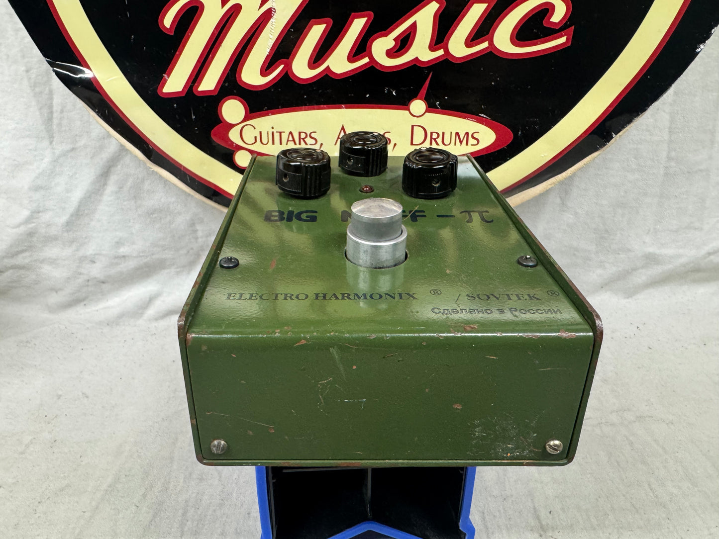 Electro-Harmonix x Sovtek " Green Russian " Big Muff π Pi version 7C 3rd Edition Distortion Fuzz Pedal with Original Wood Box - BM-1-01.00.001 ~2000 - Bubble Font / 6-Screw Chassis