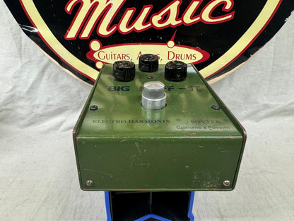 Electro-Harmonix x Sovtek " Green Russian " Big Muff π Pi version 7C 3rd Edition Distortion Fuzz Pedal with Original Wood Box - BM-1-01.00.001 ~2000 - Bubble Font / 6-Screw Chassis