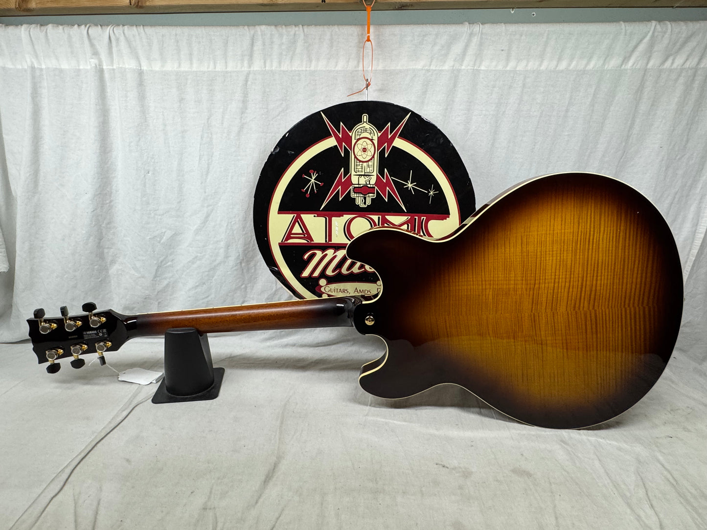Yamaha SA2200 sa-2200 Semi-Hollowbody Guitar with Gator Case 2020