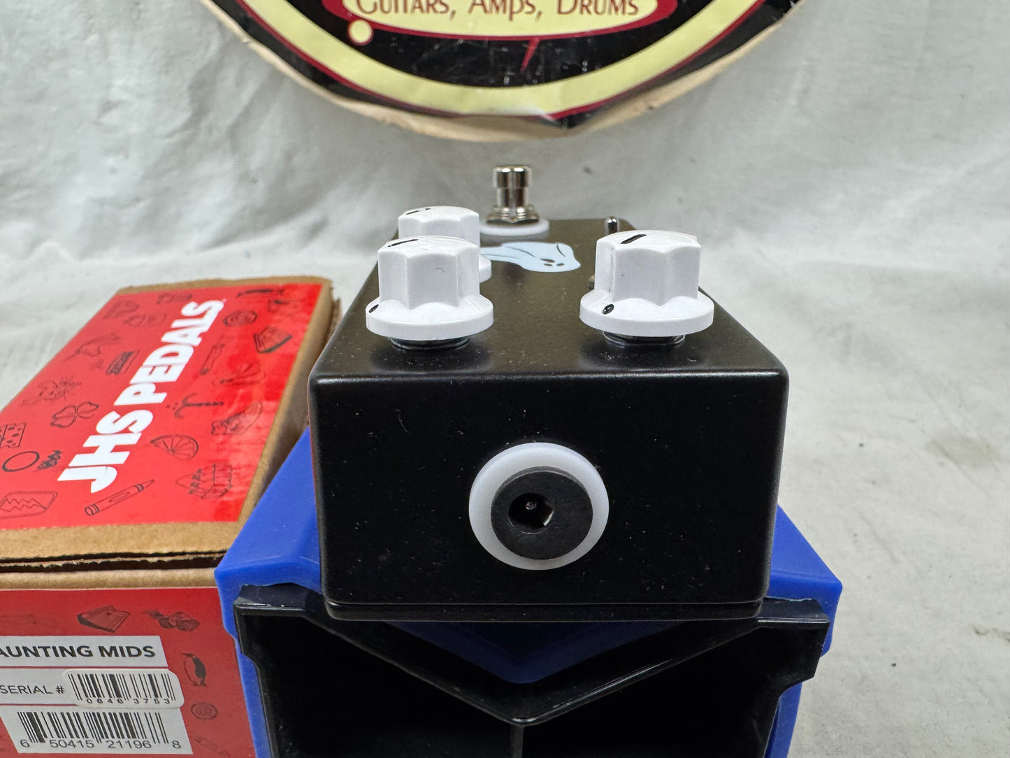 JHS Pedals Haunting Mids EQ equalizer Mid-Boost Pedal with Box