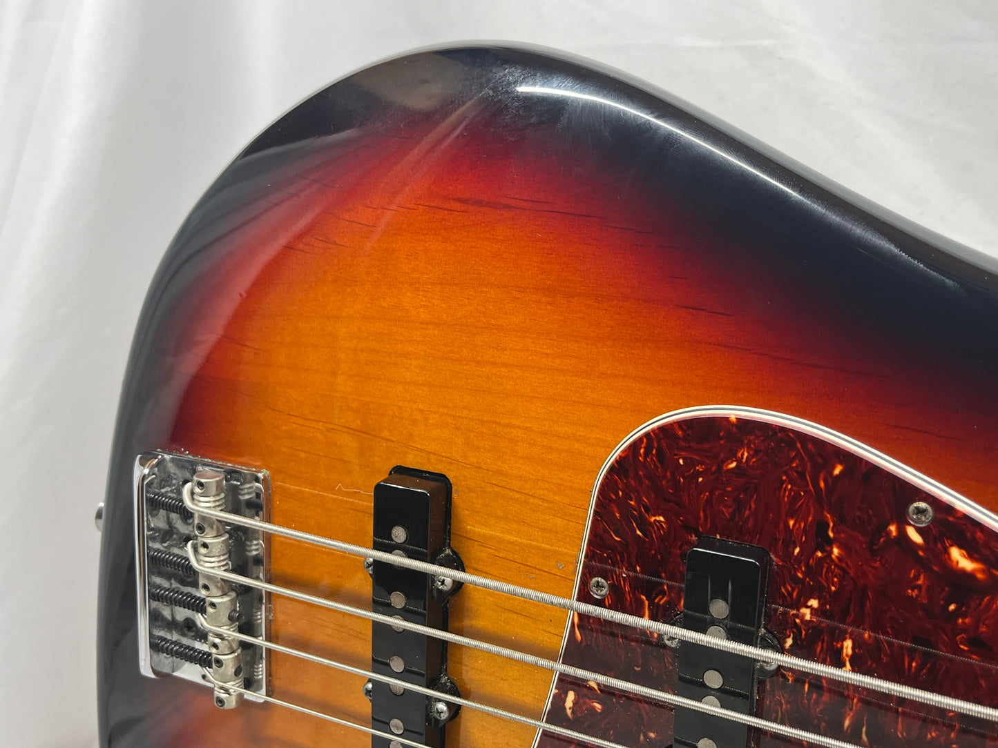 Fender American Standard 4-String Electric Jazz Bass 2011 with Hard Case - 3-Color Sunburst