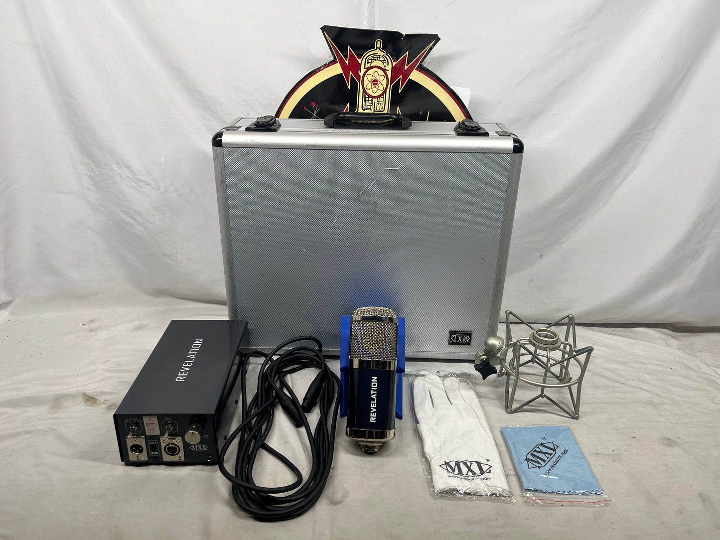 MXL Revelation Variable-Pattern Tube Condenser Microphone with Shock Mount and Case
