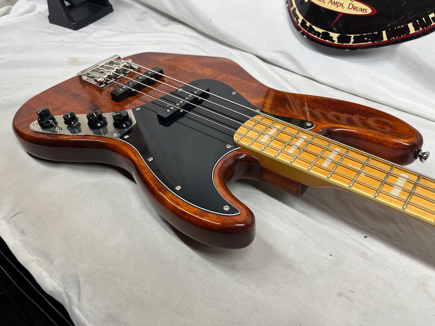 Squier Classic Vibe Active '70s 4-String Electric Jazz Bass - Mocha