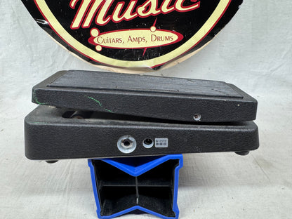 Dunlop GCB95 GCB-95 Cry Baby crybaby Wah Pedal - Rev G Circuit - missing battery cover