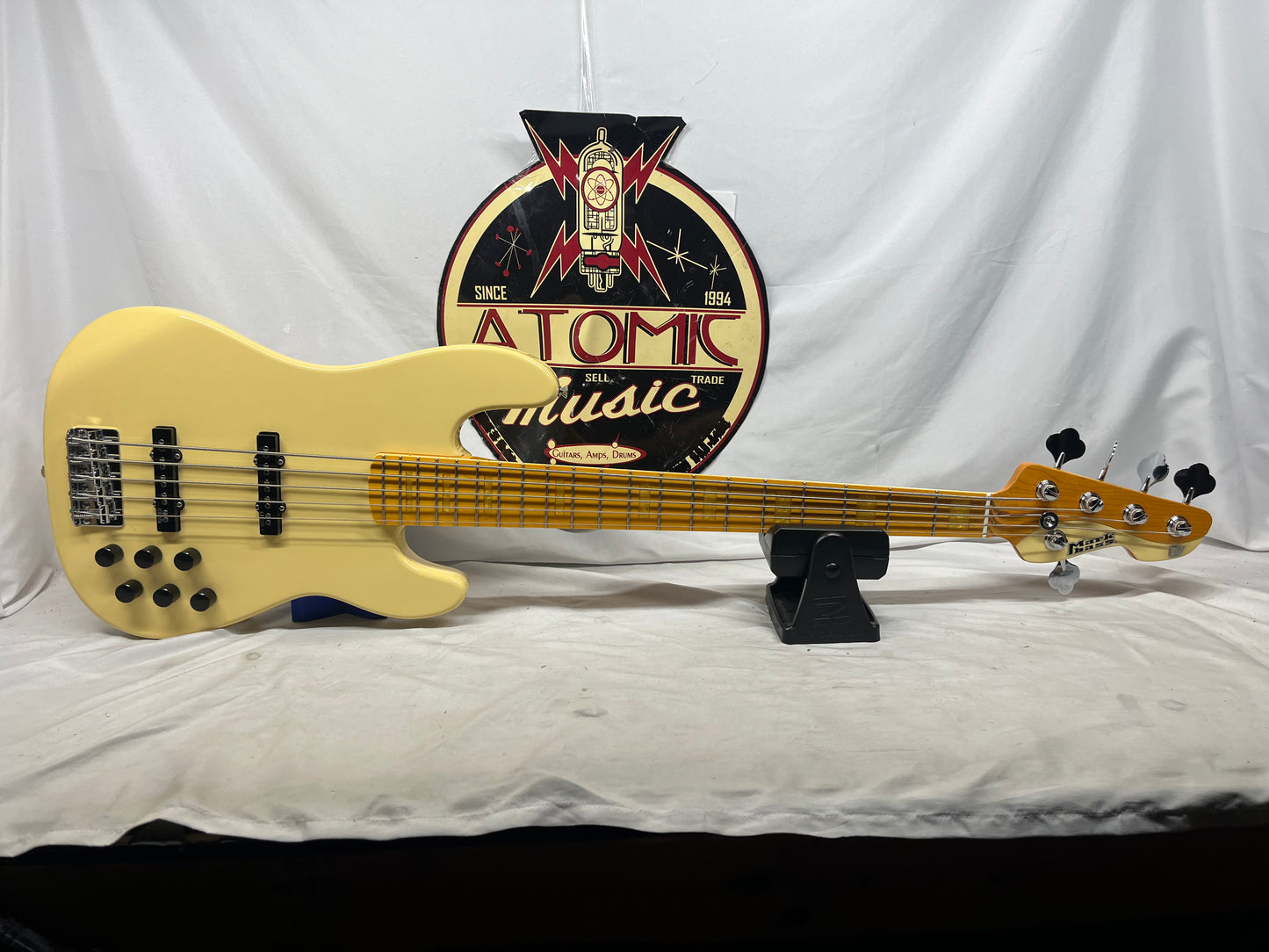Markbass GV Series GV 5 gv5 Gloxy Val CR MP 5-String Bass with Gig Bag - Cream