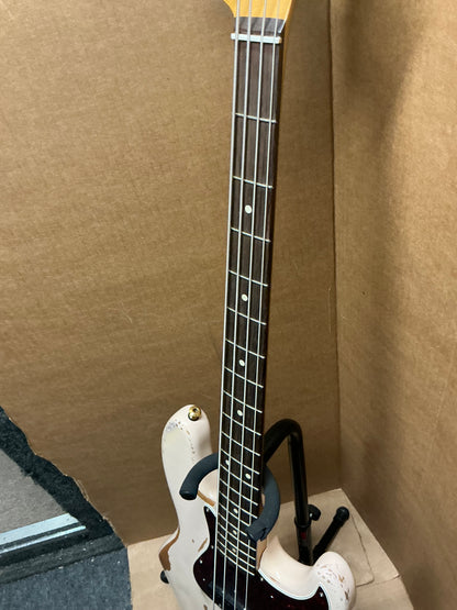 Fender Flea Artist Series Road Worn Signature Jazz Bass 2016 - Present - Shell Pink