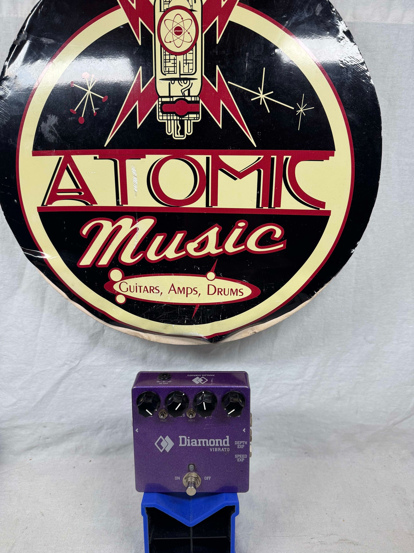 Diamond Effects Vibrato v1 Chorus Vibrato Pedal with Power Supply