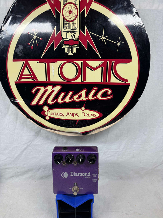 Diamond Effects Vibrato v1 Chorus Vibrato Pedal with Power Supply