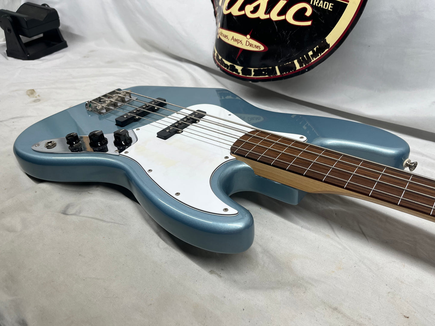 Fender Standard Fretless 4-String Electric Jazz Bass - Blue Agave