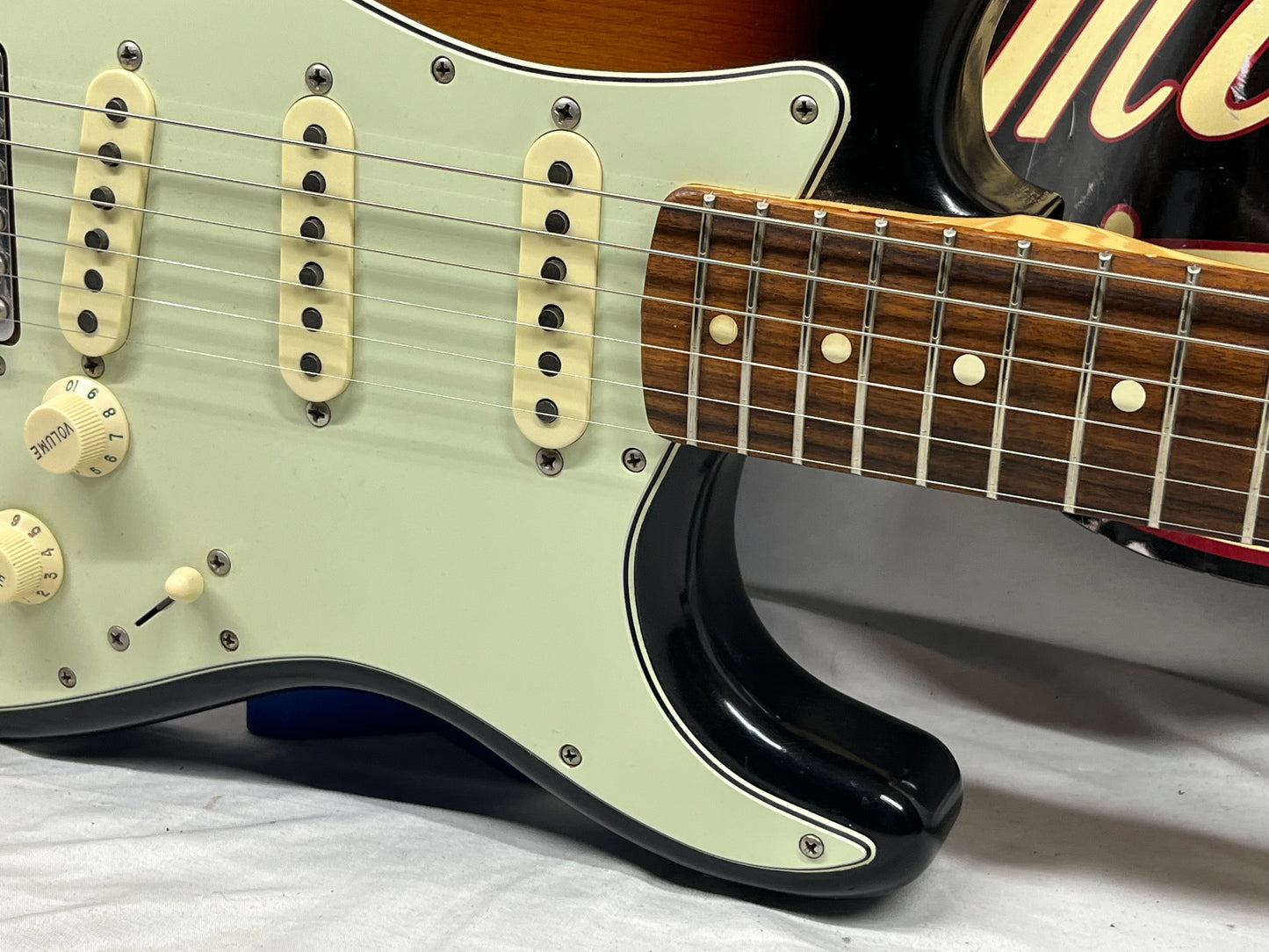 Fender Road Worn '60s Stratocaster Strat Electric Guitar - 3-Color Sunburst