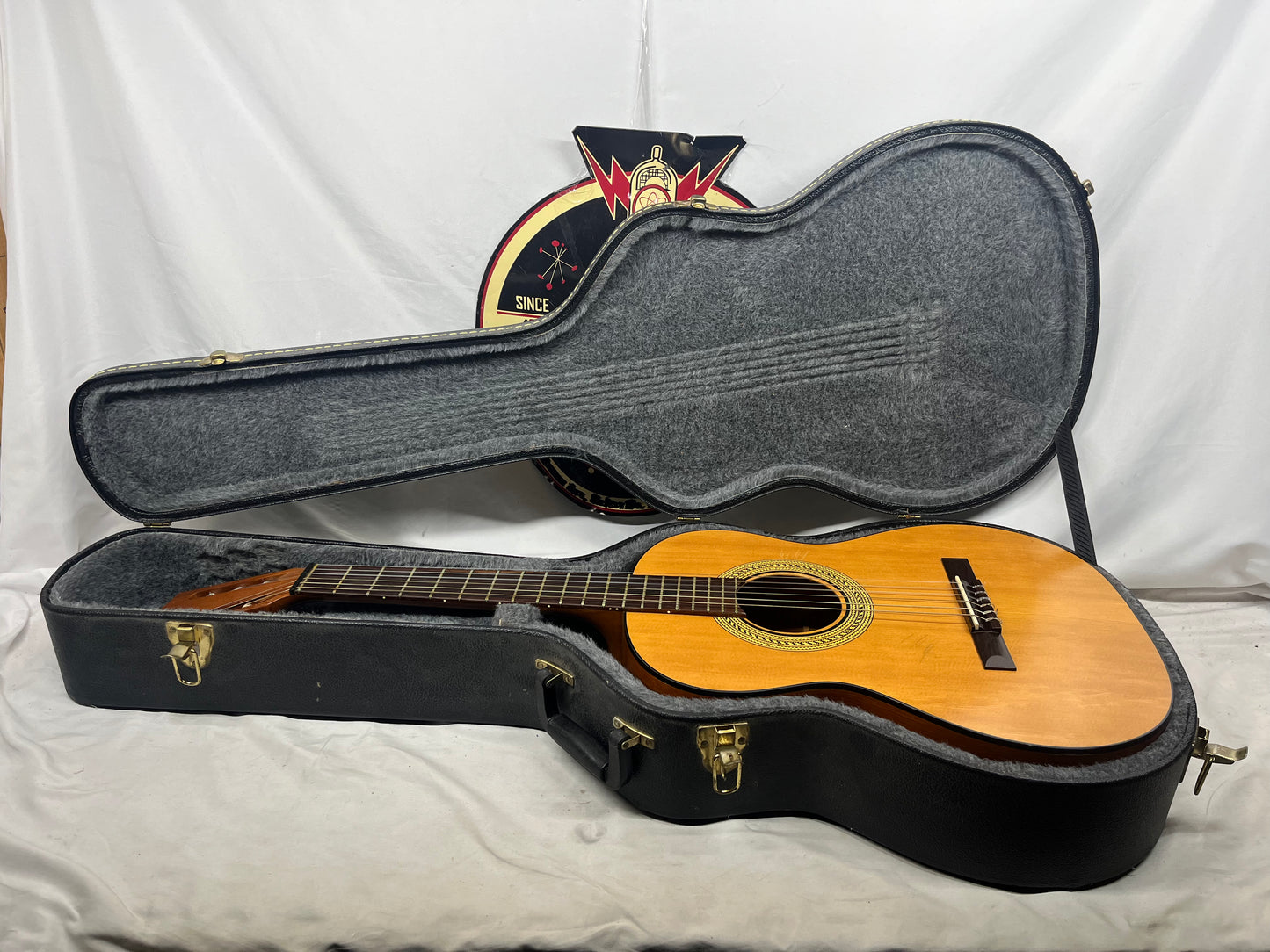Gibson C-0 Classic Acoustic Guitar with Case