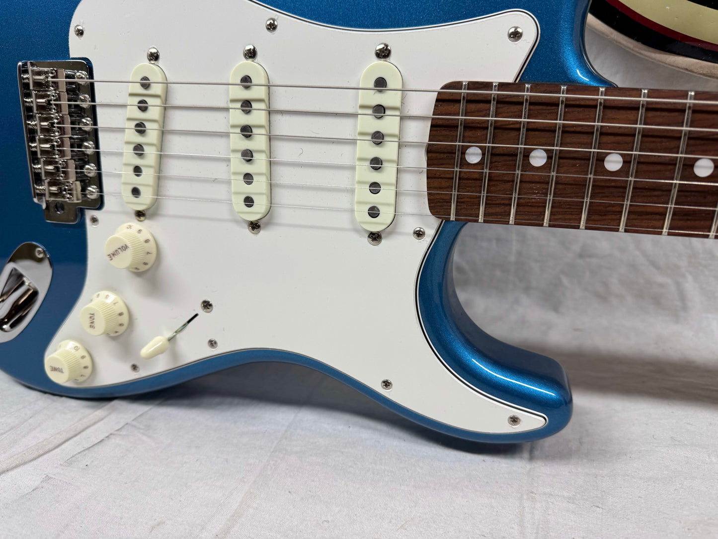Fender Traditional '60s Stratocaster Guitar - MIJ Made In Japan 2023 - Lake Placid Blue / Rosewood fingerboard
