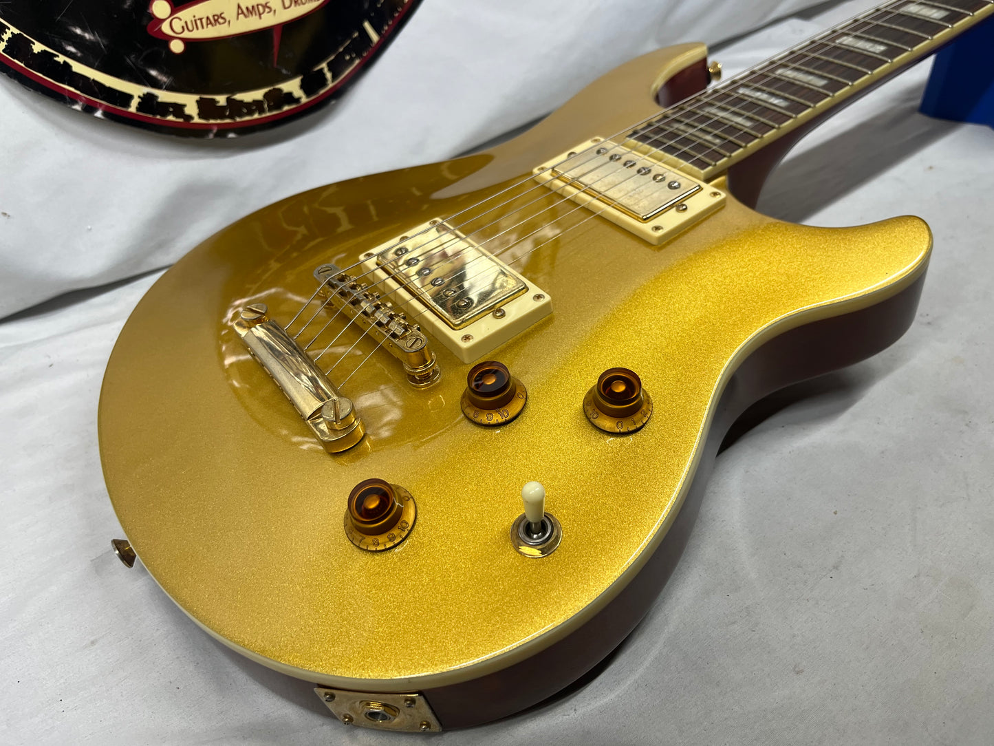 Peavey HP Signature Series Goldtop Electric Guitar