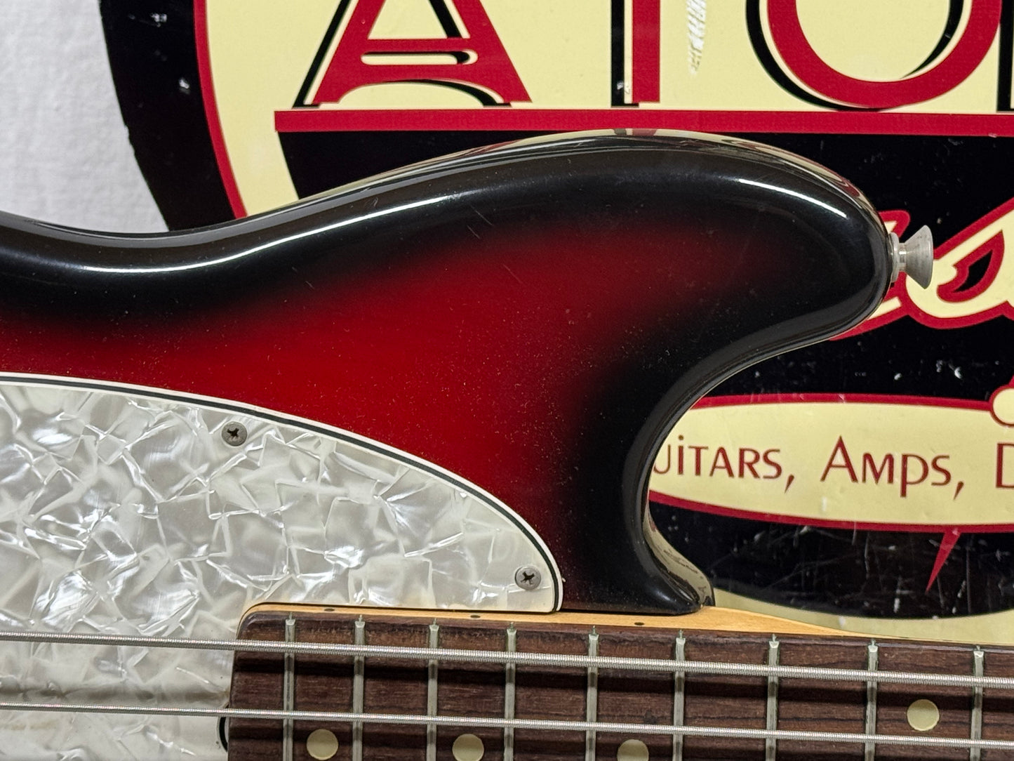 Fender USA Mustang 4-string Bass with Case 1974 - 3-Color Sunburst / Rosewood fingerboard