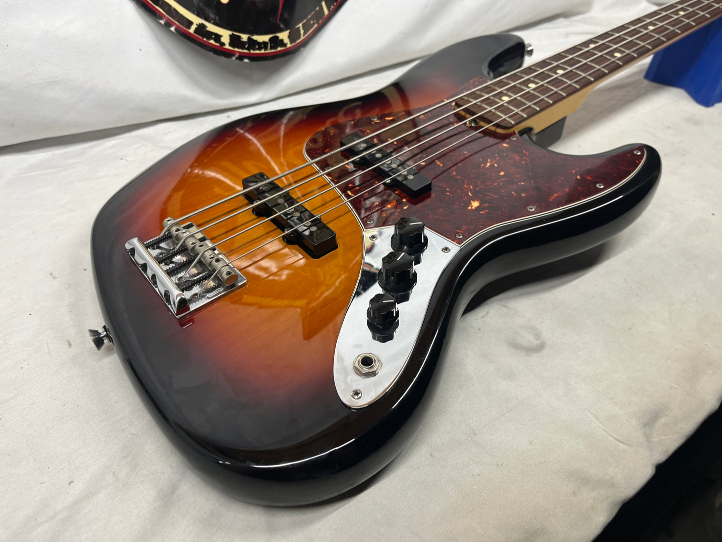 Fender American Standard 4-String Electric Jazz Bass 2011 with Hard Case - 3-Color Sunburst