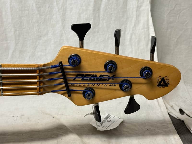 Peavey Millennium 5-string Bass - Image 6