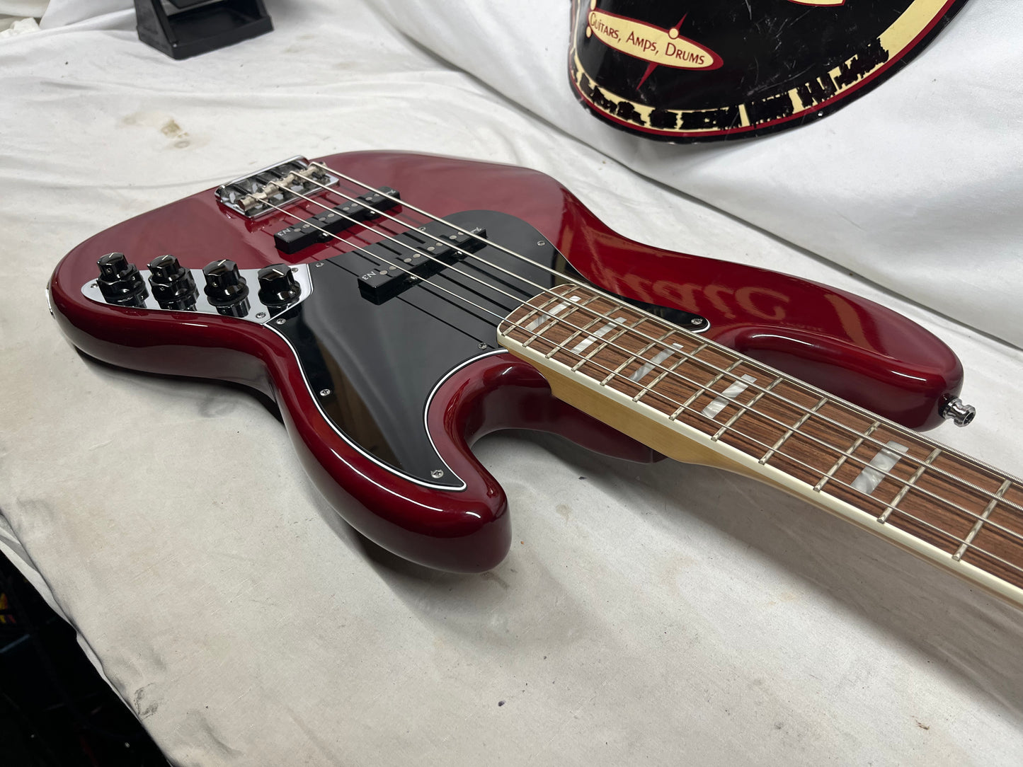 Fender American Deluxe 4-String Electric Jazz Bass 2011 - Wine Transparent