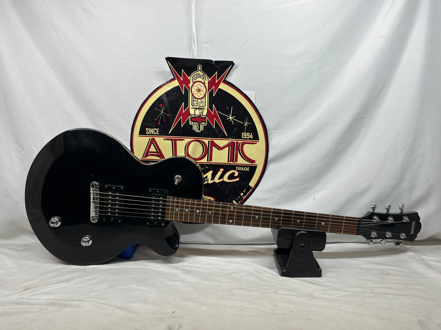 Yamaha AES420 Singlecut Electric Guitar