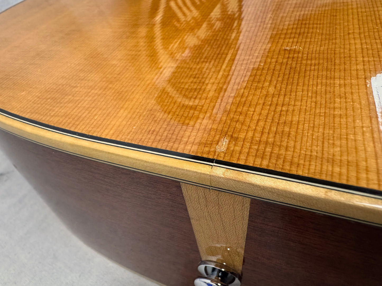 Larrivee 05 Select Series OMV-05 omv05 Single Cutaway Acoustic Guitar with Case -- *Split in Top / Cracks*