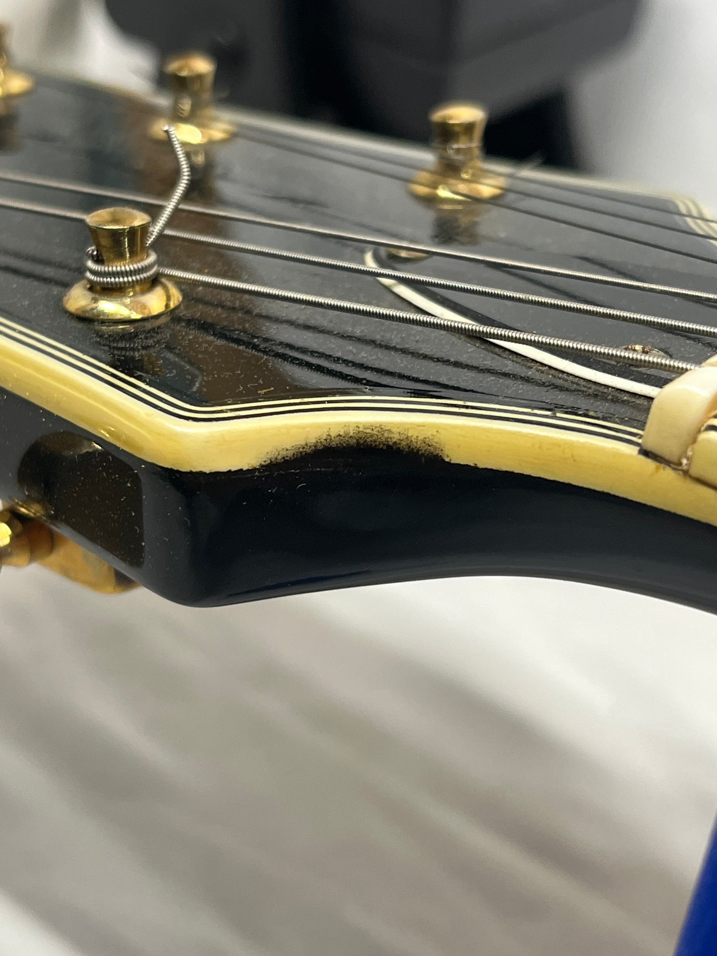Univox Singlecut LP-Style Electric Guitar with Case