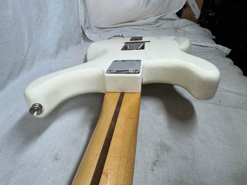 Fender EOB Sustainer Ed O'Brien ( Radiohead ) Signature Stratocaster Guitar with Case - Image 23