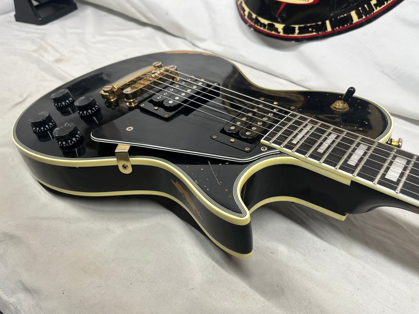 Sawtooth Singlecut LP-Style Electric Guitar - Distressed Black
