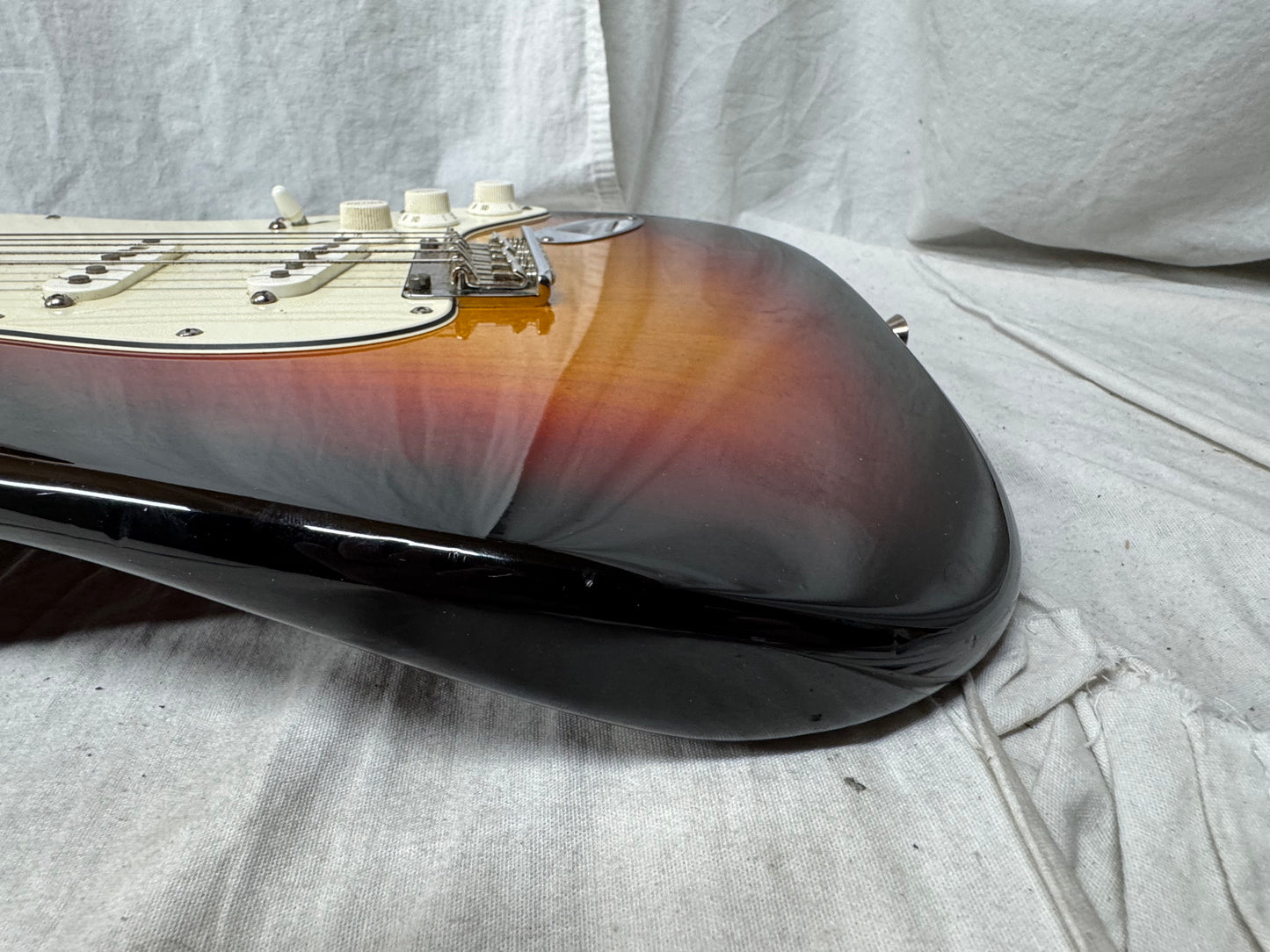 Fender American Standard Stratocaster Guitar 2008 - 3-Color Sunburst / Rosewood fingerboard