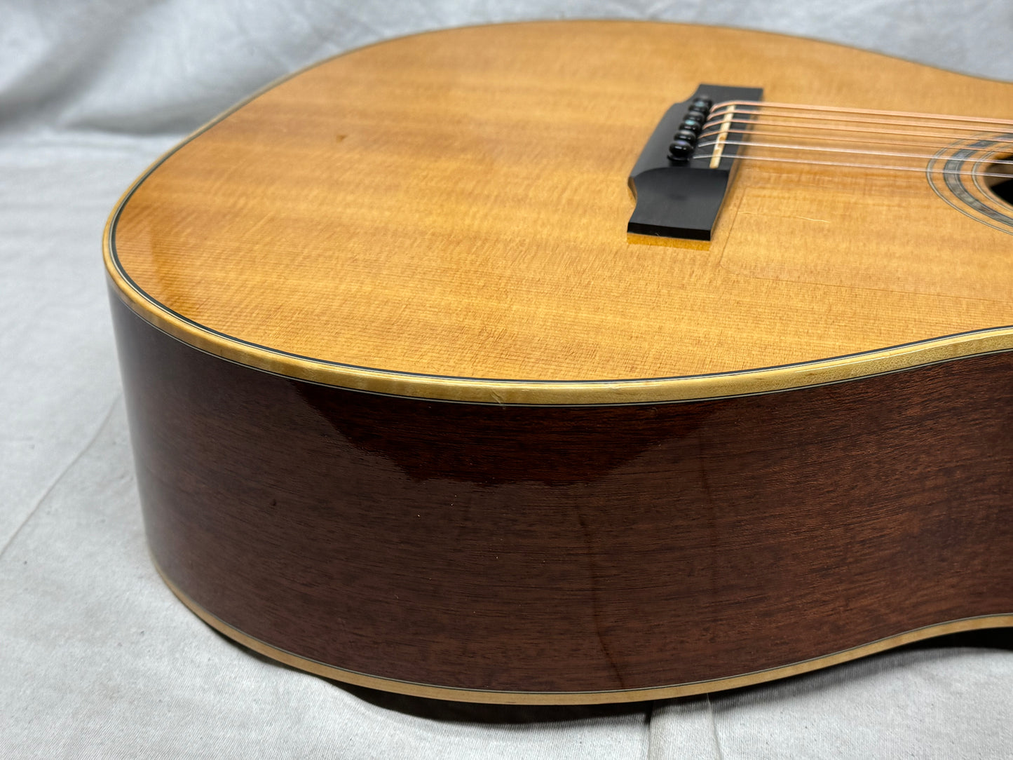 Larrivee 05 Select Series OMV-05 omv05 Single Cutaway Acoustic Guitar with Case -- *Split in Top / Cracks*