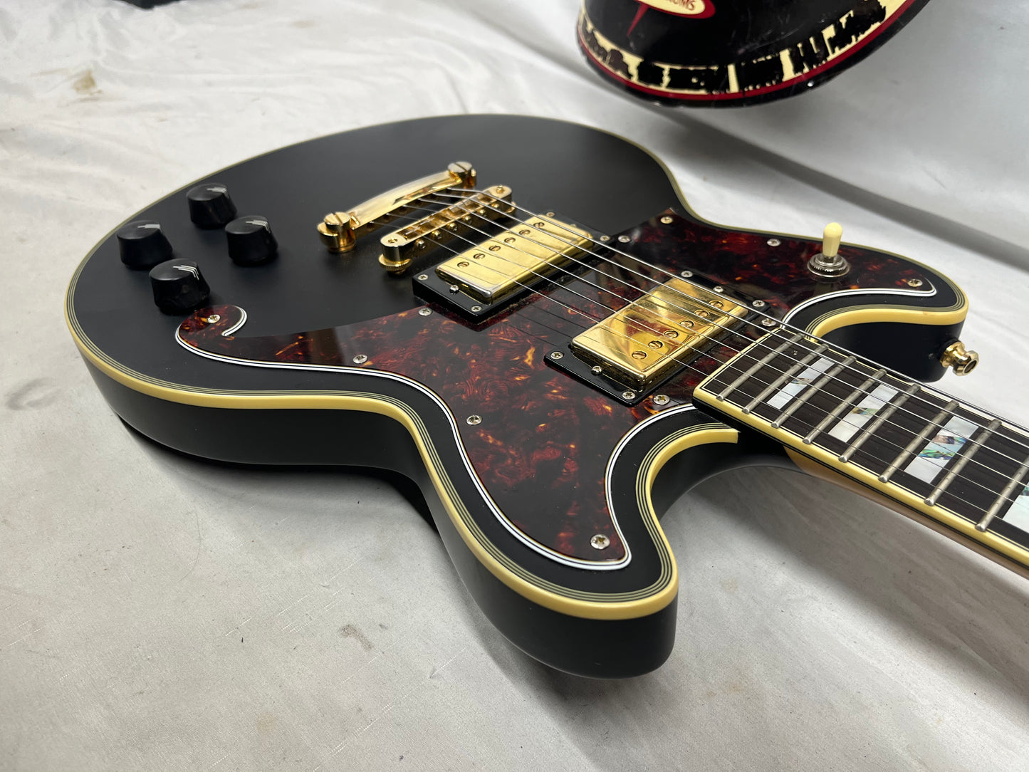 D'Angelico Deluxe Brighton Doublecut HH Electric Guitar with Hard Case - Matte Black