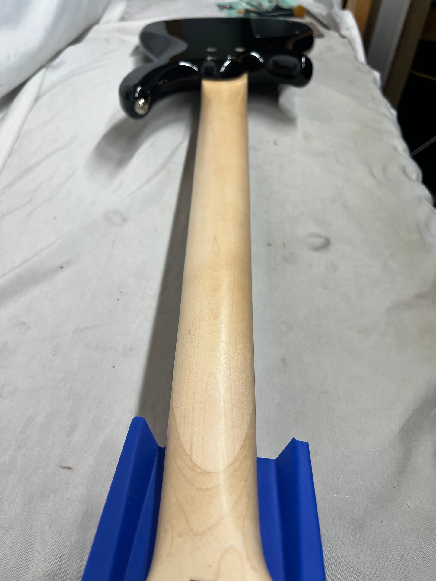 Fullerton 4-String Doublecut Electric Bass