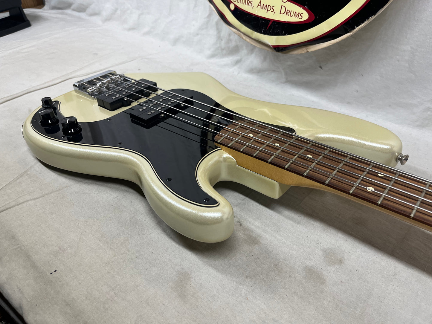 Fender Blacktop 4-String Electric Precision Bass MIM - Made in Mexico - White Chrome Pearl