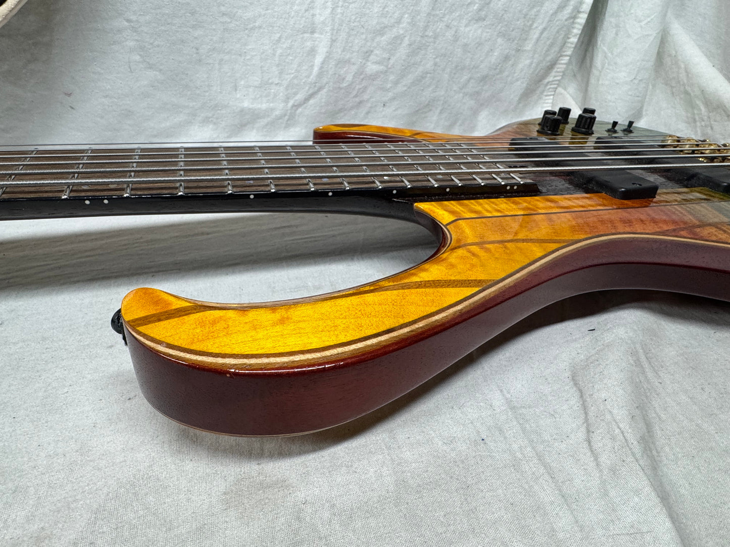 Ibanez Premium BTB1936-SFL btb 1936 6-string Bass 2019 - Sunset Fade Low Gloss