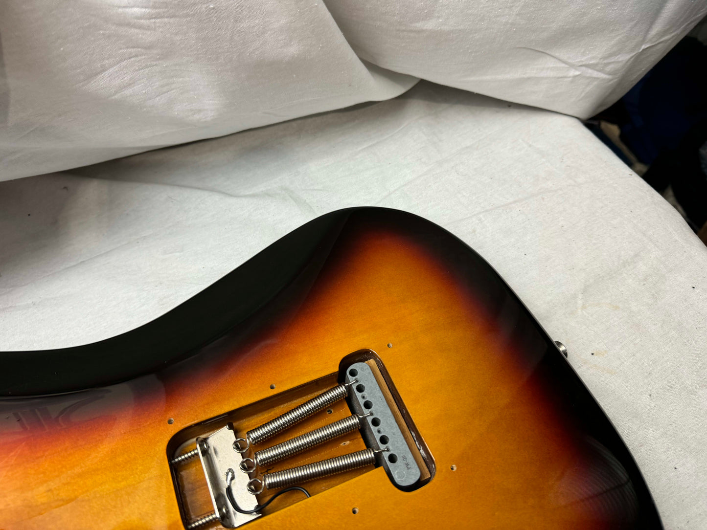 Fender Deluxe Roadhouse Stratocaster Guitar 2008 - Brown Sunburst / Maple neck
