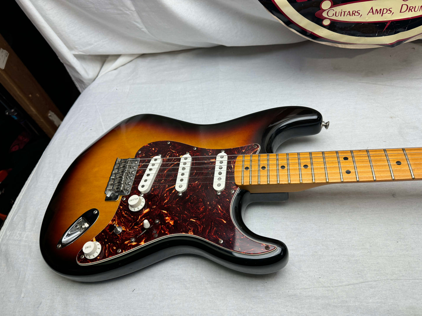 Fender Deluxe Roadhouse Stratocaster Guitar 2008 - Brown Sunburst / Maple neck