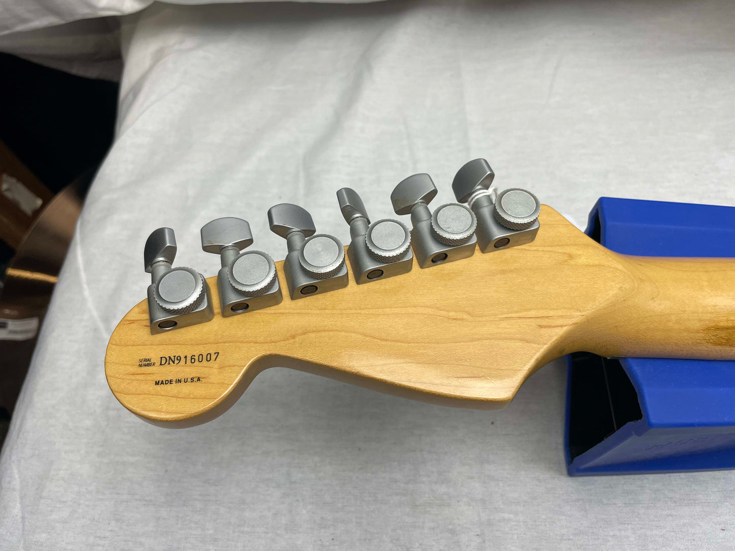 Fender PARTS Stratocaster - 1999 American Deluxe neck on 1983 Dan Smith-era Standard Strat body with Case - Transparent Teal
