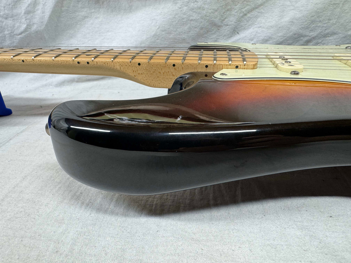 Fender Stratocaster HSS Guitar - Upgraded Electronics / Pickups - MIM Mexico 2004 - 3-Color Sunburst / Maple neck