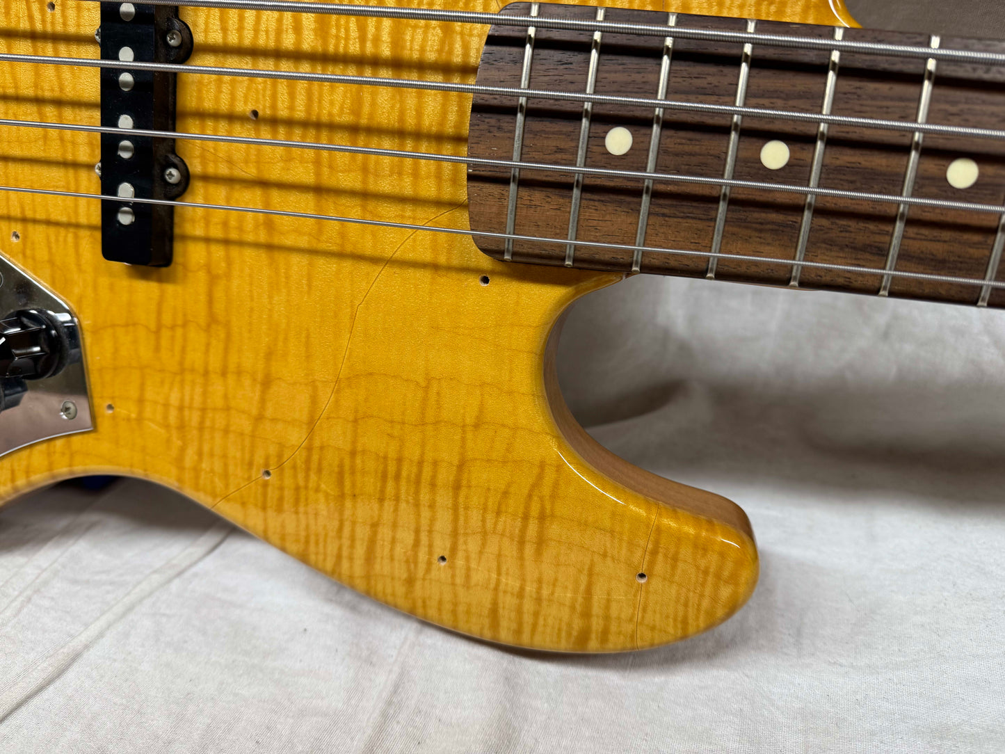 Fender Jazz Bass 4-string J-Bass - photo - Foto Flame - MIJ Made In Japan 1994 - 1995