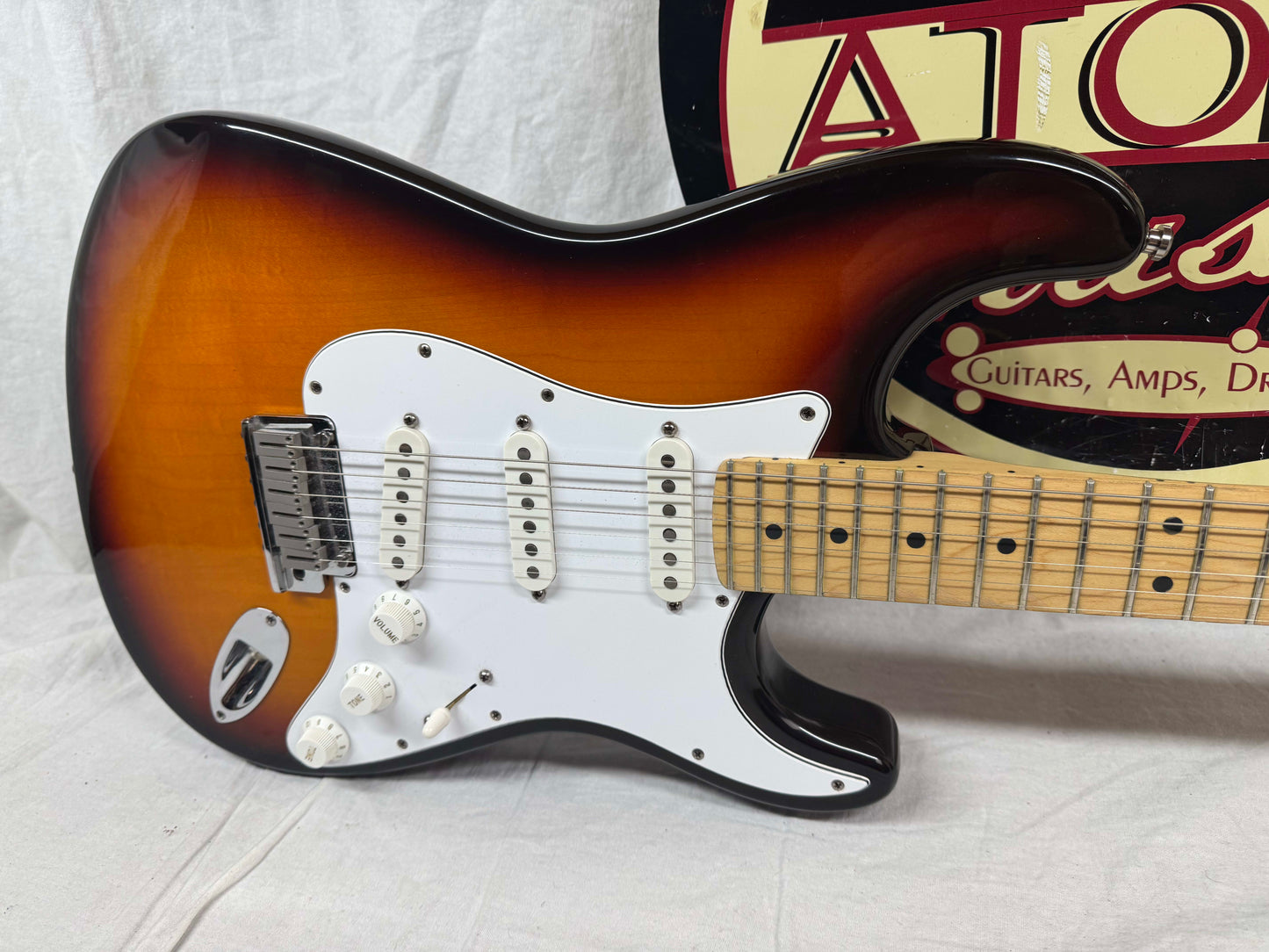Fender American Standard Stratocaster Guitar 1993 - Brown Sunburst / Maple Neck